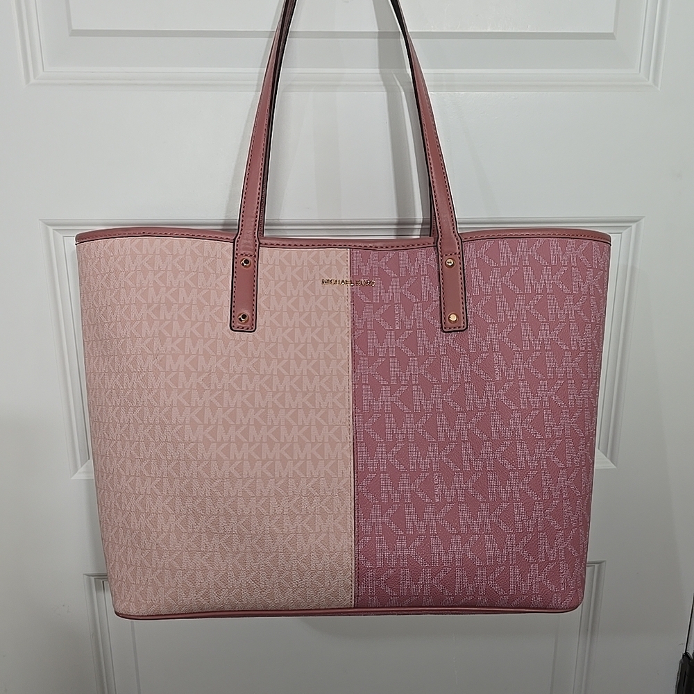 Michael Kors Carter Large Open Tote in the "Smokey Rose Multi" colorway. 